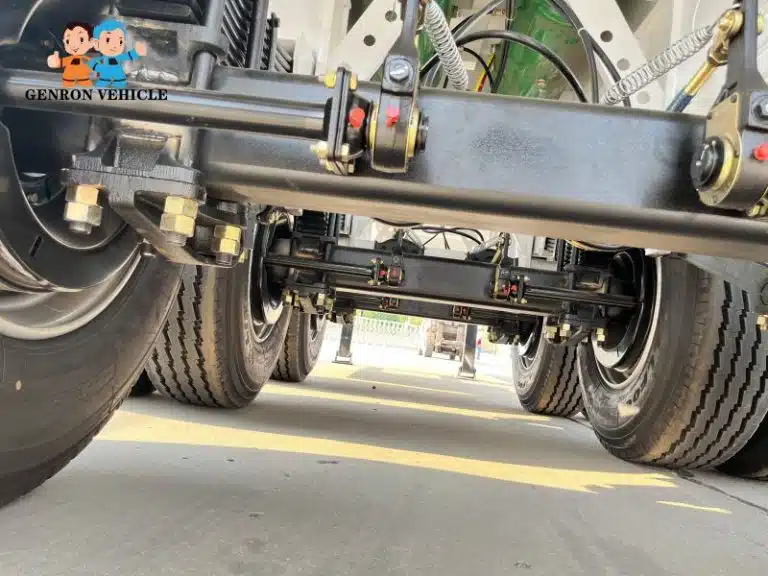 Eje de remolque volquete extremo Genron con neumáticos 12.00R22.5 y sistema de suspensión