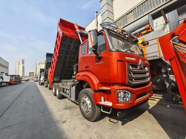 Camion à benne basculante HOWO 10 roues (2)