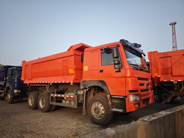 Camion à benne basculante HOWO 10 roues (3)