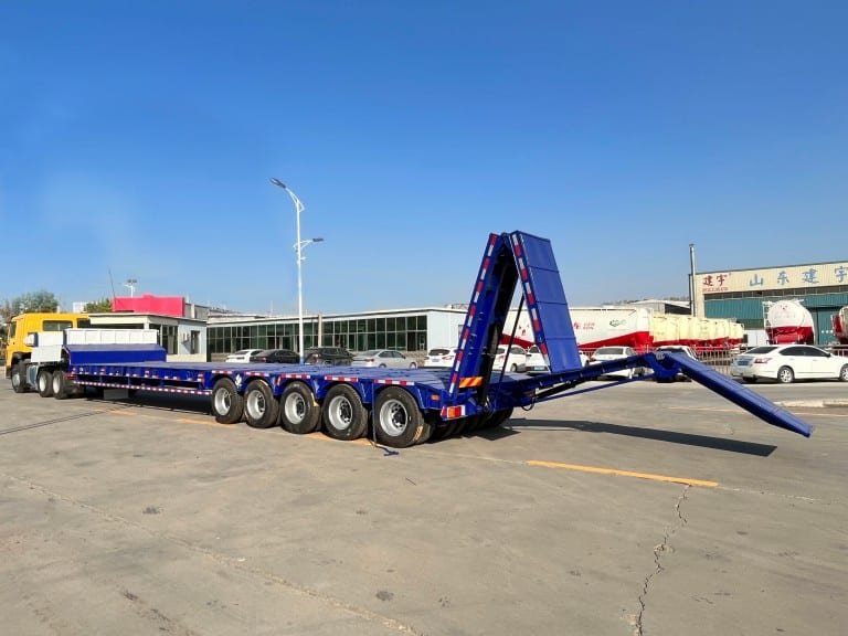 Полуприцеп с низкой кроватью