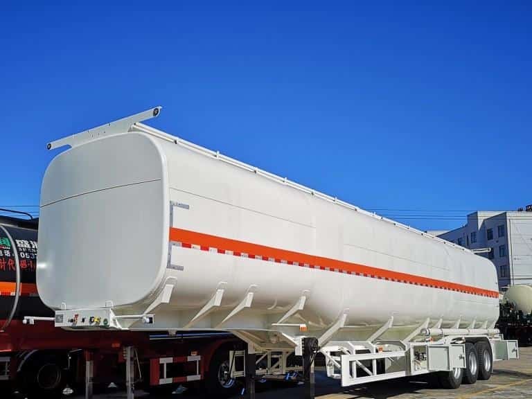Прицеп для перевозки нефтепродуктов (2)