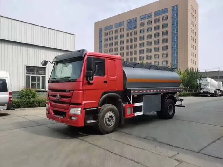 HOWO 4X2 Fuel Tank Truck