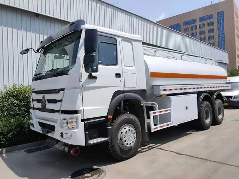 Топливный бак HOWO 6X4 (1)