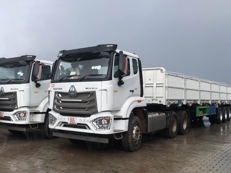HOWO NX 6X4 Tractor Truck (4)