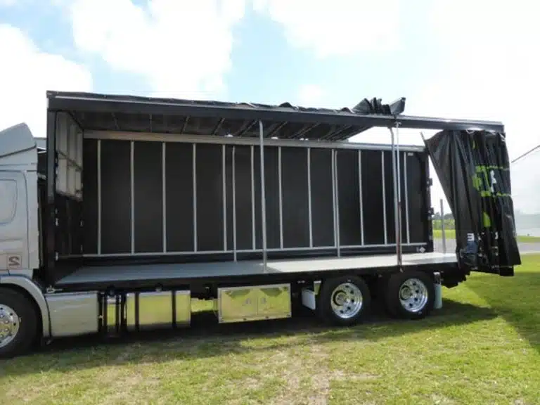 ¿Cuáles son los diferentes tipos de remolques con cortina lateral?