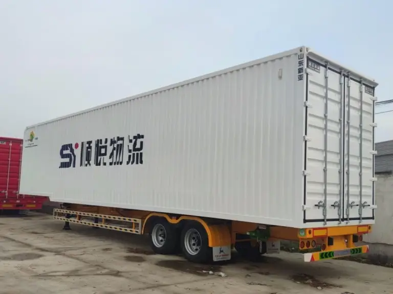 Semi-remorque à caisse