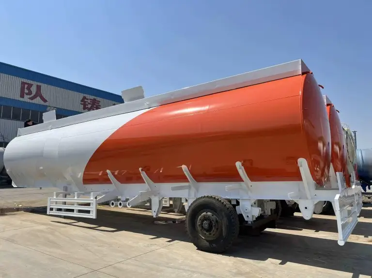 Remorque-citerne à carburant1