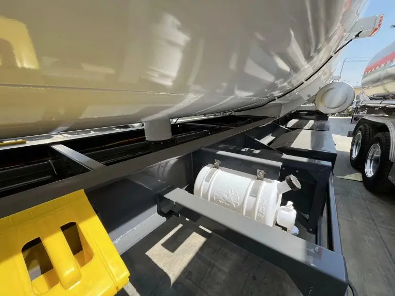 Zone d'équipement auxiliaire du châssis du pétrolier