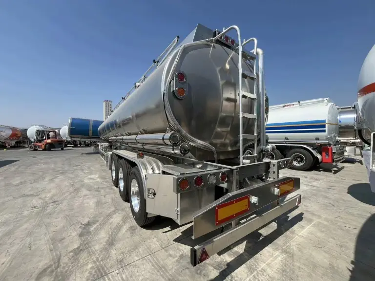 Remorque-citerne à carburant3